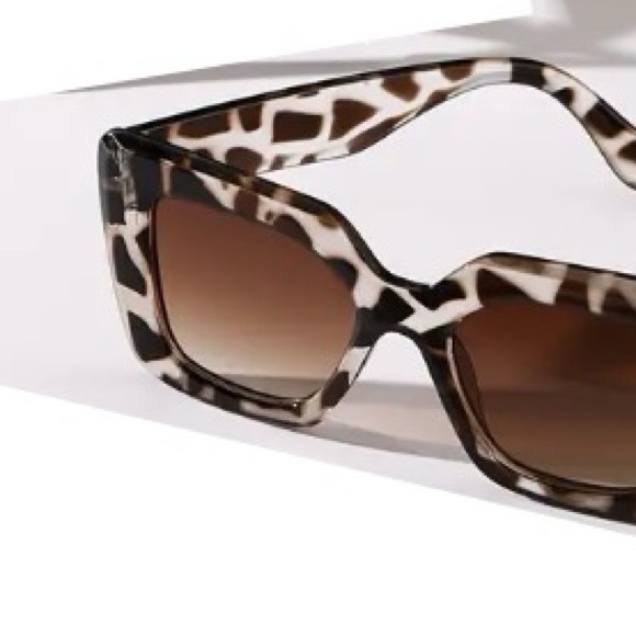 🆕NIP: Leopard Print Large Chic Sunglasses - Picture 2 of 4